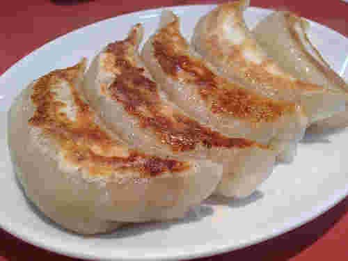 焼き上げたもっちり餃子
