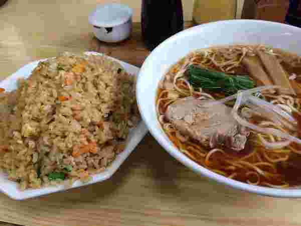 志那そばけんのチャーハンとラーメンセット