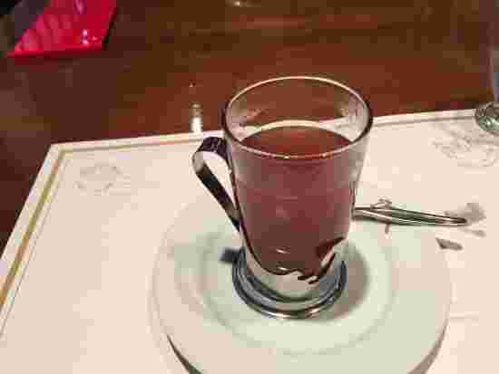 ジャムを入れて紅茶を楽しむ・ロシアンティー