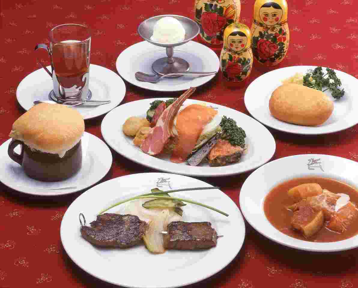 ロシア料理が並んでいる