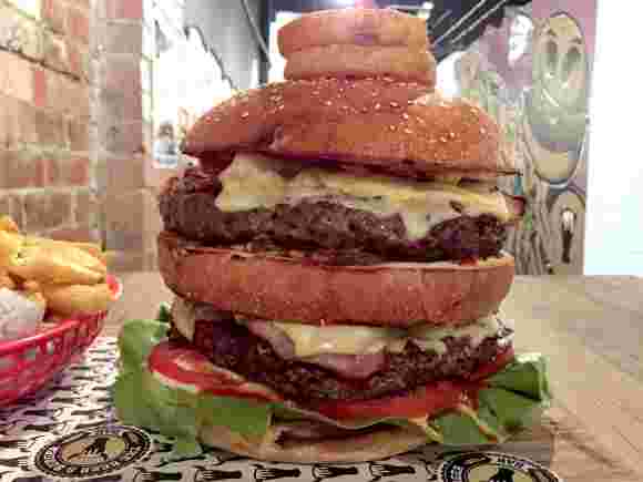 ボリューム満点のオーストラリアのハンバーガー