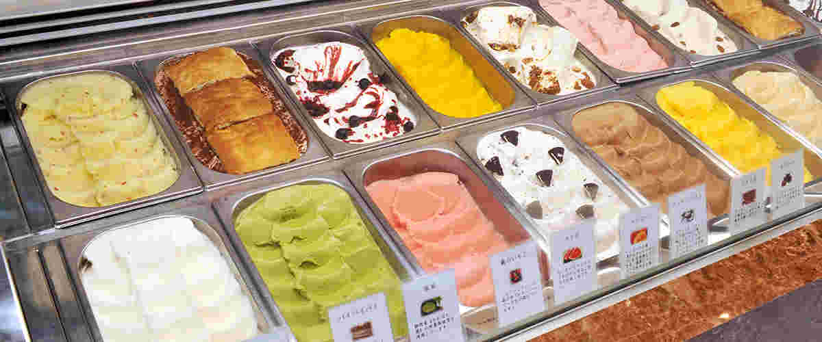 ジェラート専門店のショーケースの様子