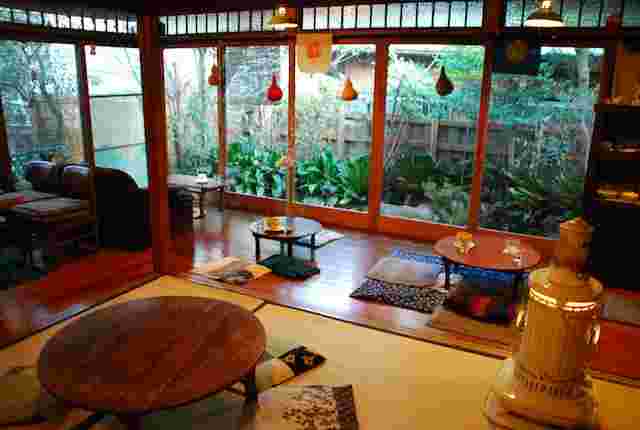 手ぬぐいカフェ一花屋の店内