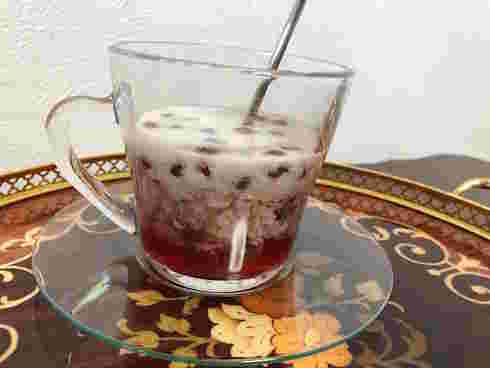 フラゴリーノでホットミルクを作っている様子
