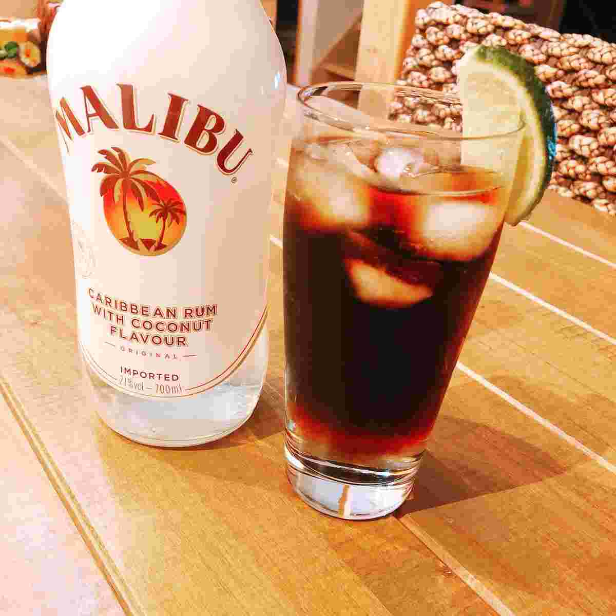 マリブコーラとマリブのボトル
