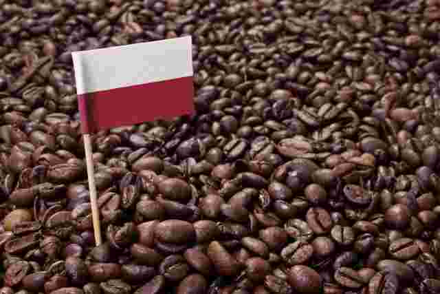 コーヒー豆とポーランド国旗
