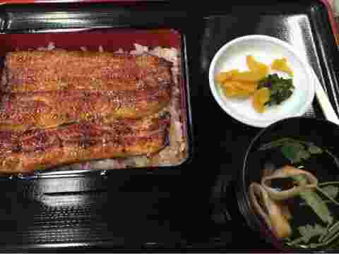 うな重と吸い物、香の物