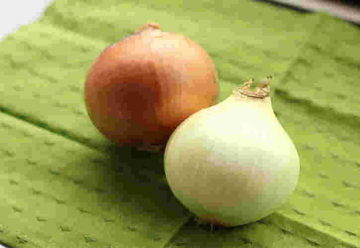 普通の玉ねぎと新玉ねぎ