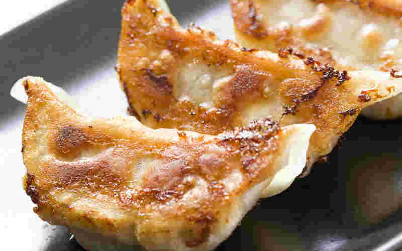 こんがり焼けた餃子