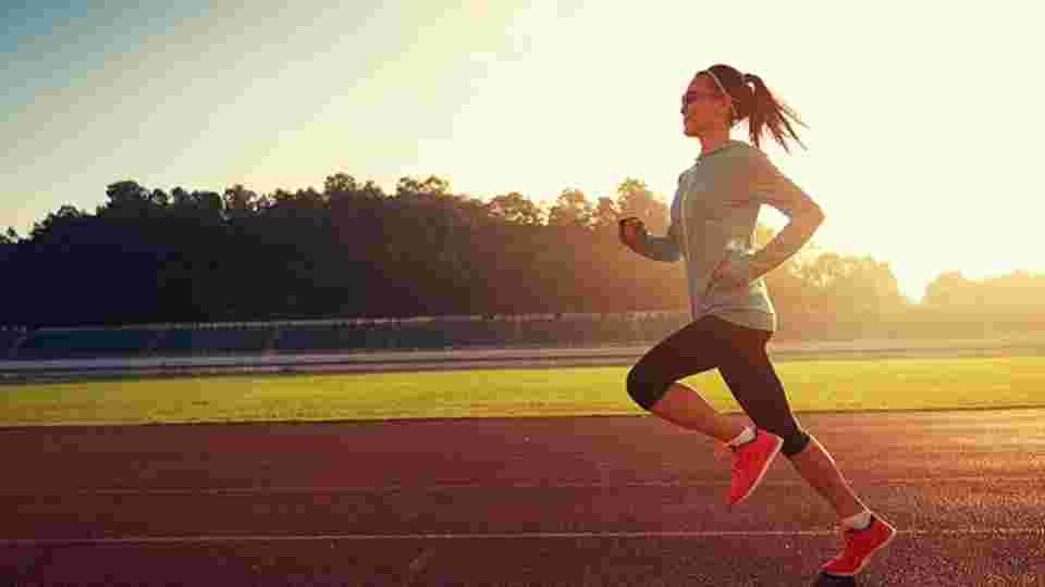 運動する女性