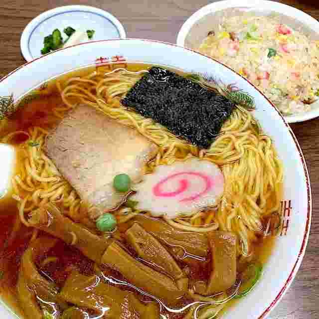 「食堂多万里」の醤油ラーメン