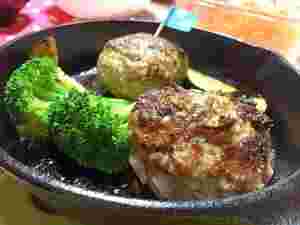 オーブンで焼いたハンバーグ