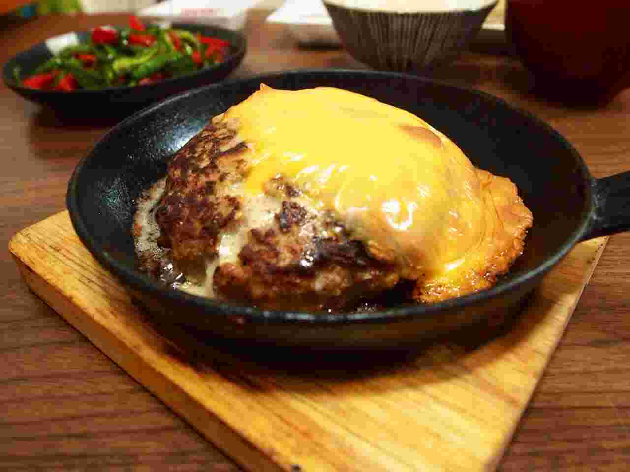 オーブンで焼いたハンバーグ