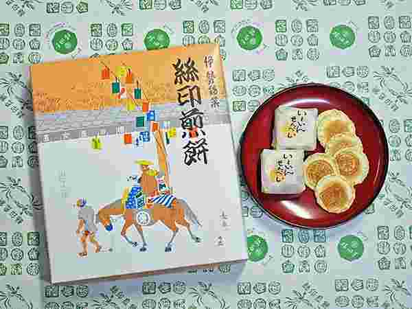 絲印せんべいのパッケージとお皿にのせた絲印せんべい