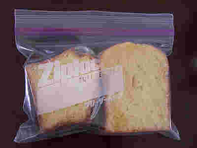ジップロックに入ったパウンドケーキの画像