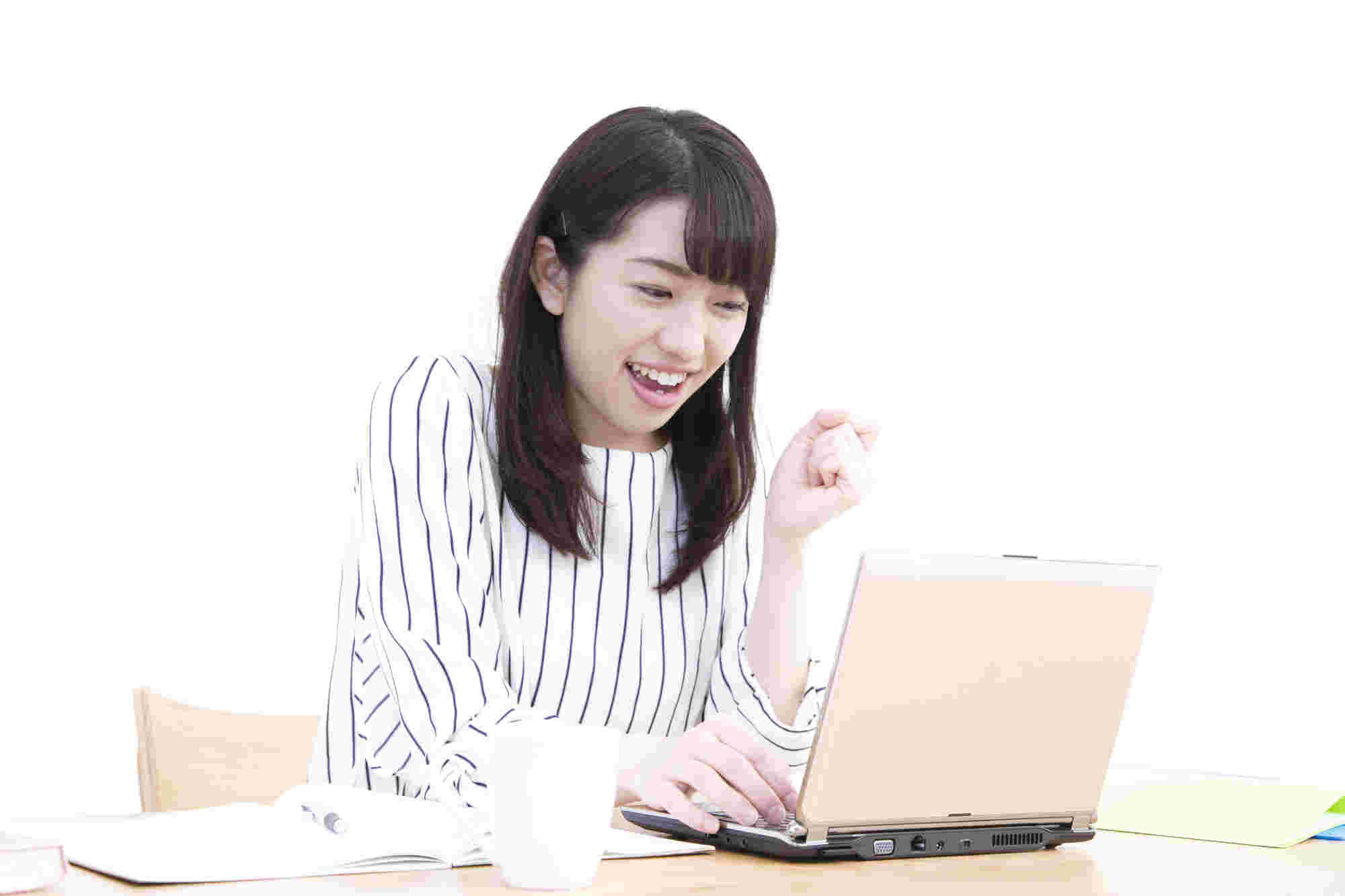 パソコンで調べてる画像