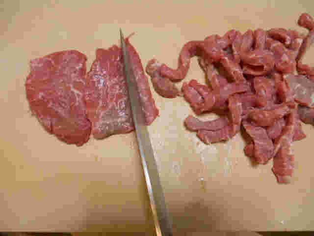 牛もも肉の細切り