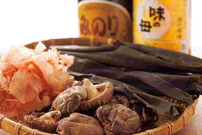 かつお節としいたけと昆布の画像