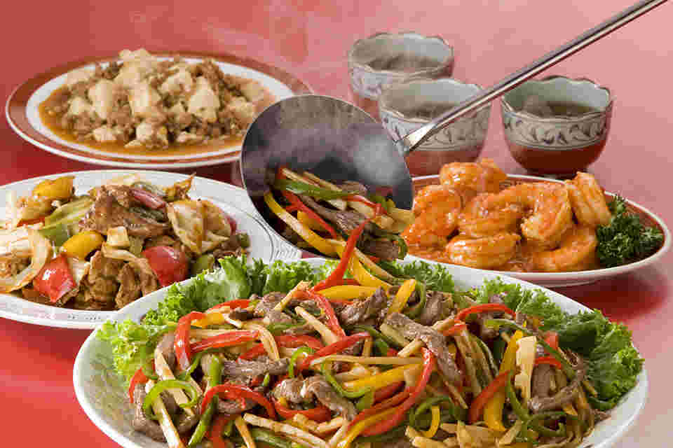 麻婆豆腐、チンジャオロース、回鍋肉などの中華料理