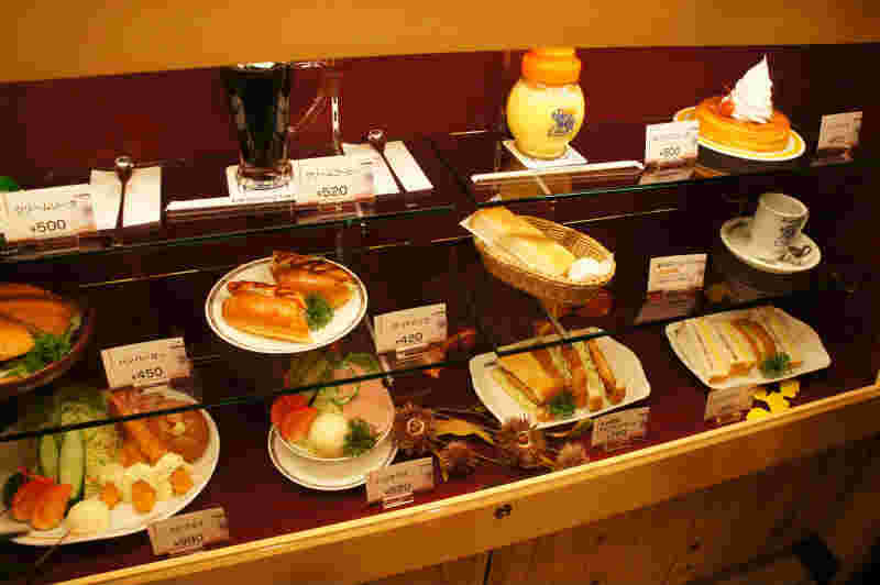 コメダ珈琲のショーケース