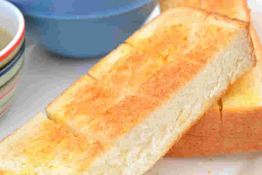 こんがり焼けた食パン