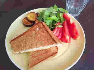 ハチミツとチーズのホットサンド
