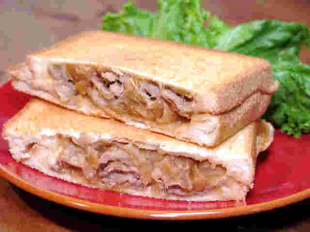 豚のしょうが焼きのホットサンド