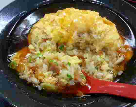 中身が炒飯の天津飯