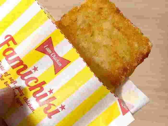 袋からハッシュドポテトが半分見えている