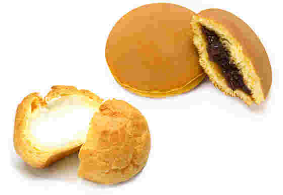 半分にカットされ中身が見えるシュークリームとどら焼きが美味しそう