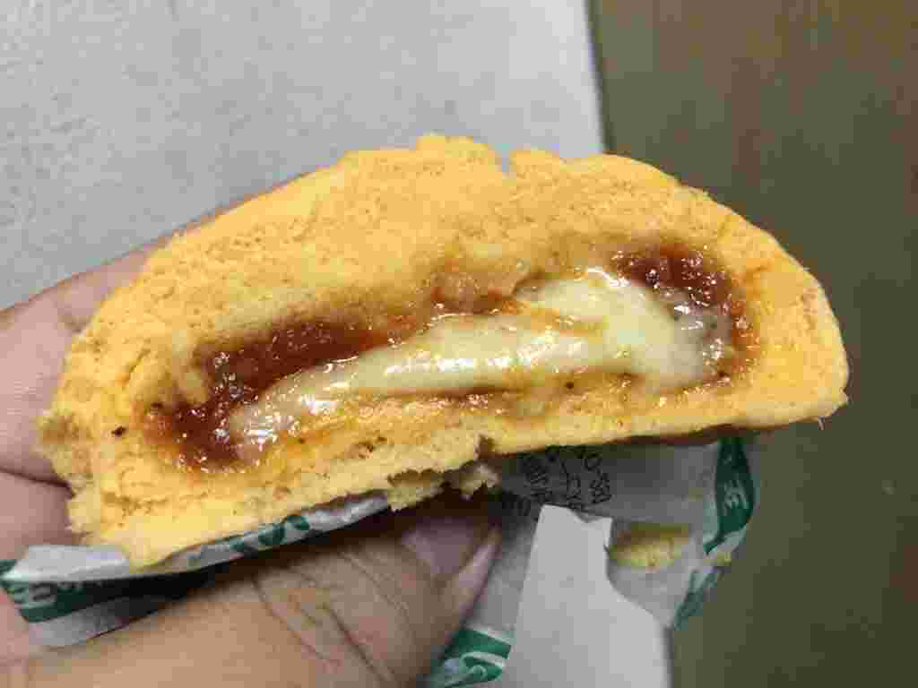 セブンイレブンのとろ～りチーズの完熟トマト肉まん