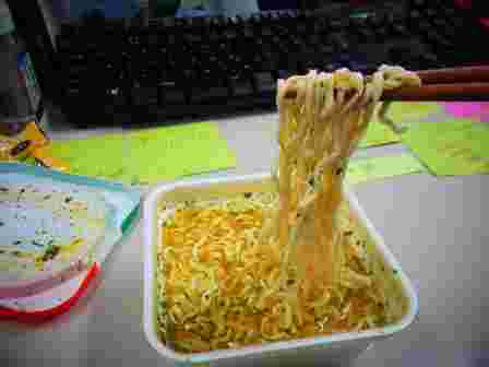 駄菓子のペペロンチーノ麺リフト