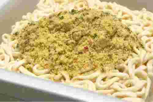 駄菓子のペペロンチーノの麺アップ