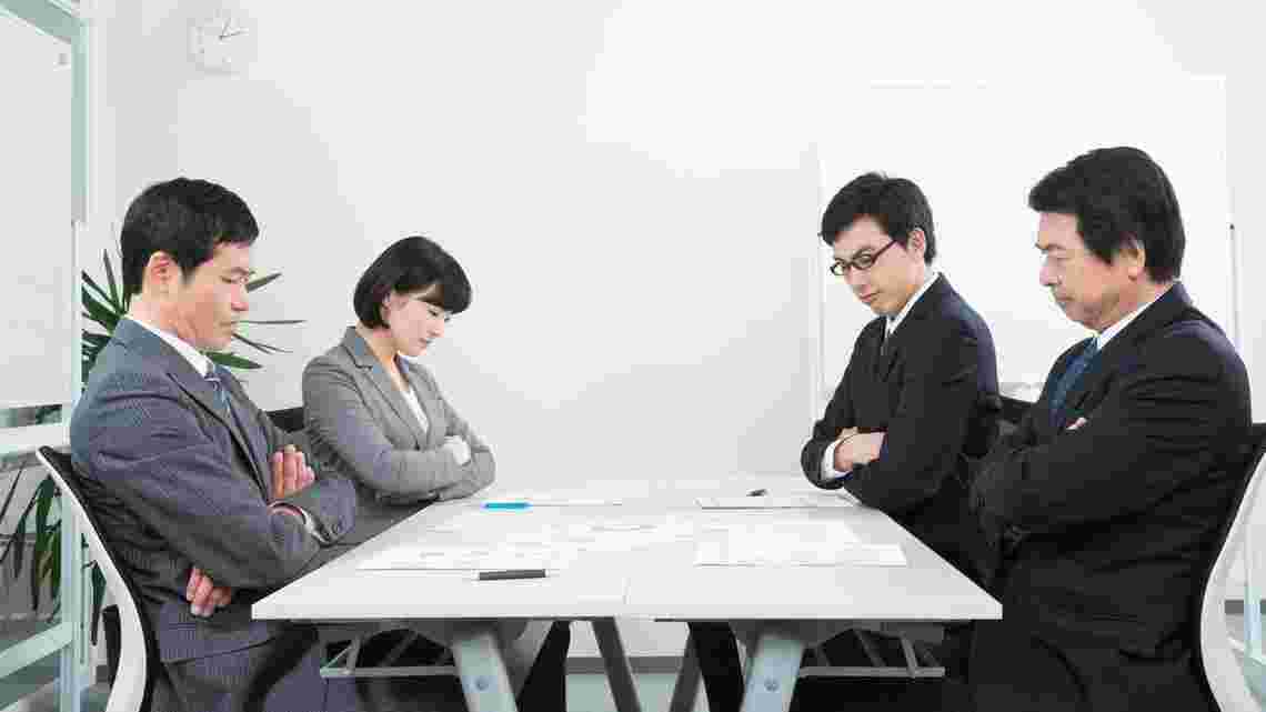 会議中の人