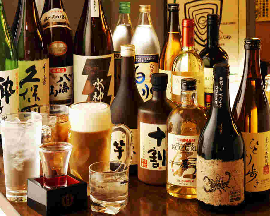 ビールから日本酒まで様々なお酒の様子