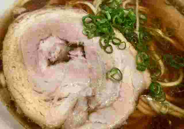 ラーメンに入ったチャーシューのアップ