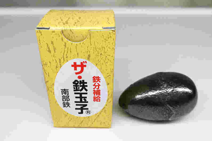 鉄玉子と箱