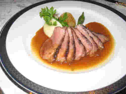 鴨肉のグリーンペッパーソース