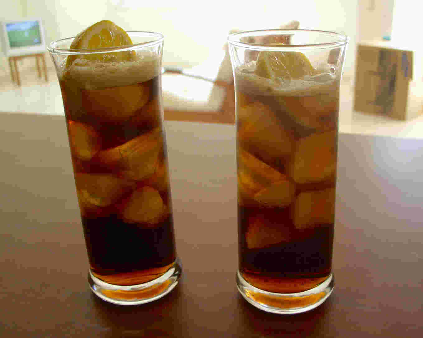 2杯のキューバリブレ