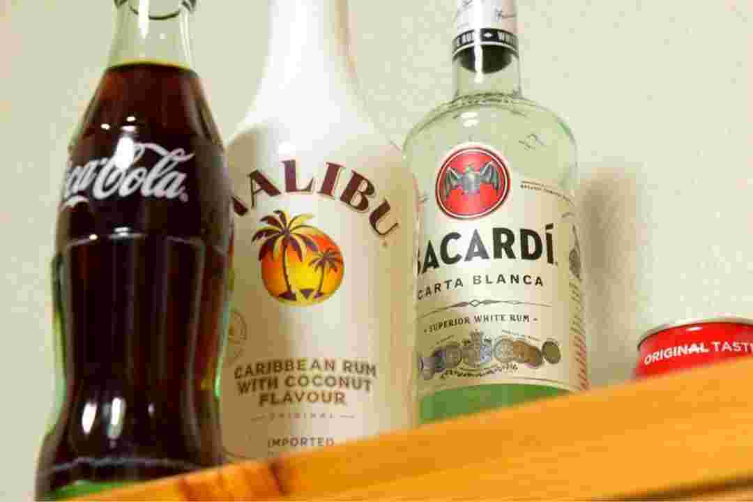 瓶入りこーらとホワイトラム酒