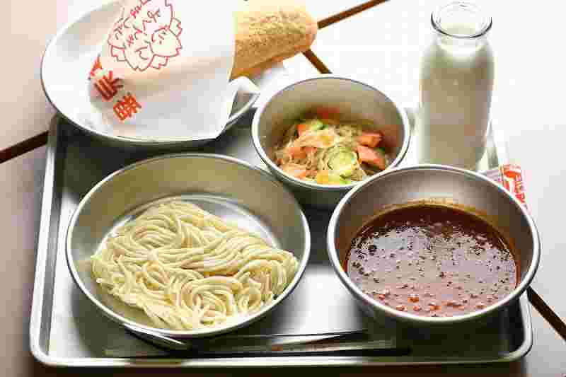 ソフト麺を使った献立の一例