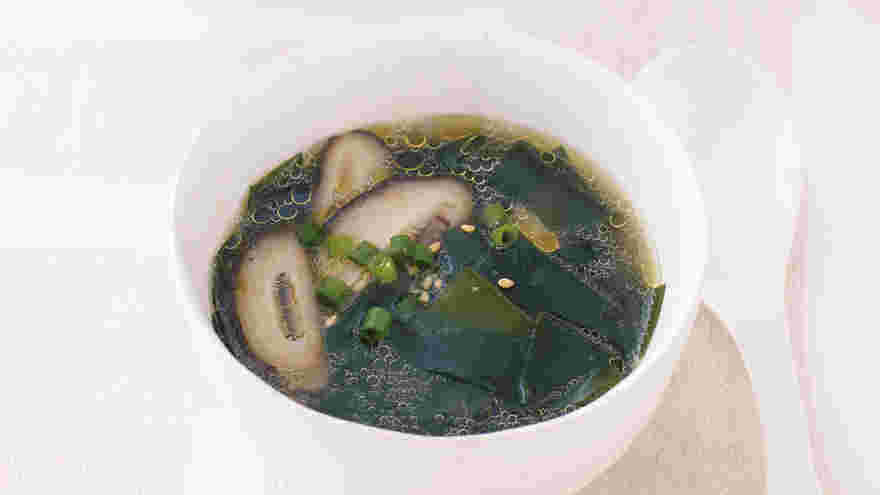 わかめとしいたけのスープ