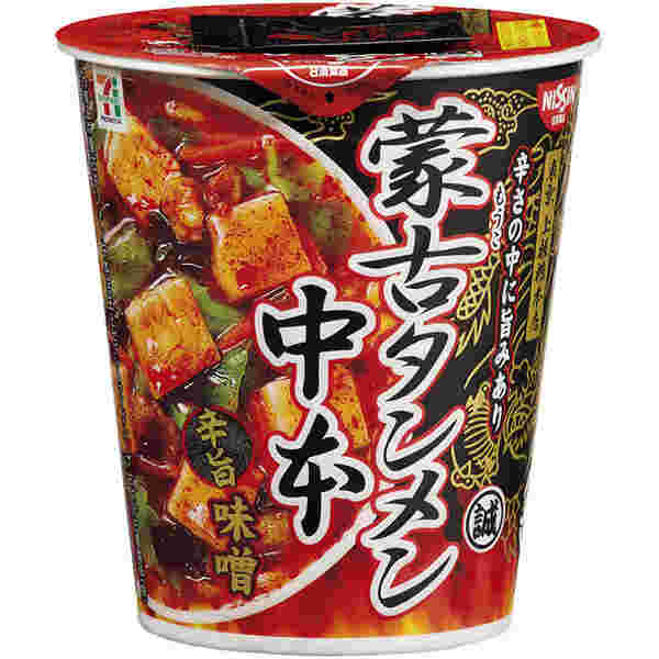 細長い型のカップ麺に描かれている豆腐や野菜が辛そう