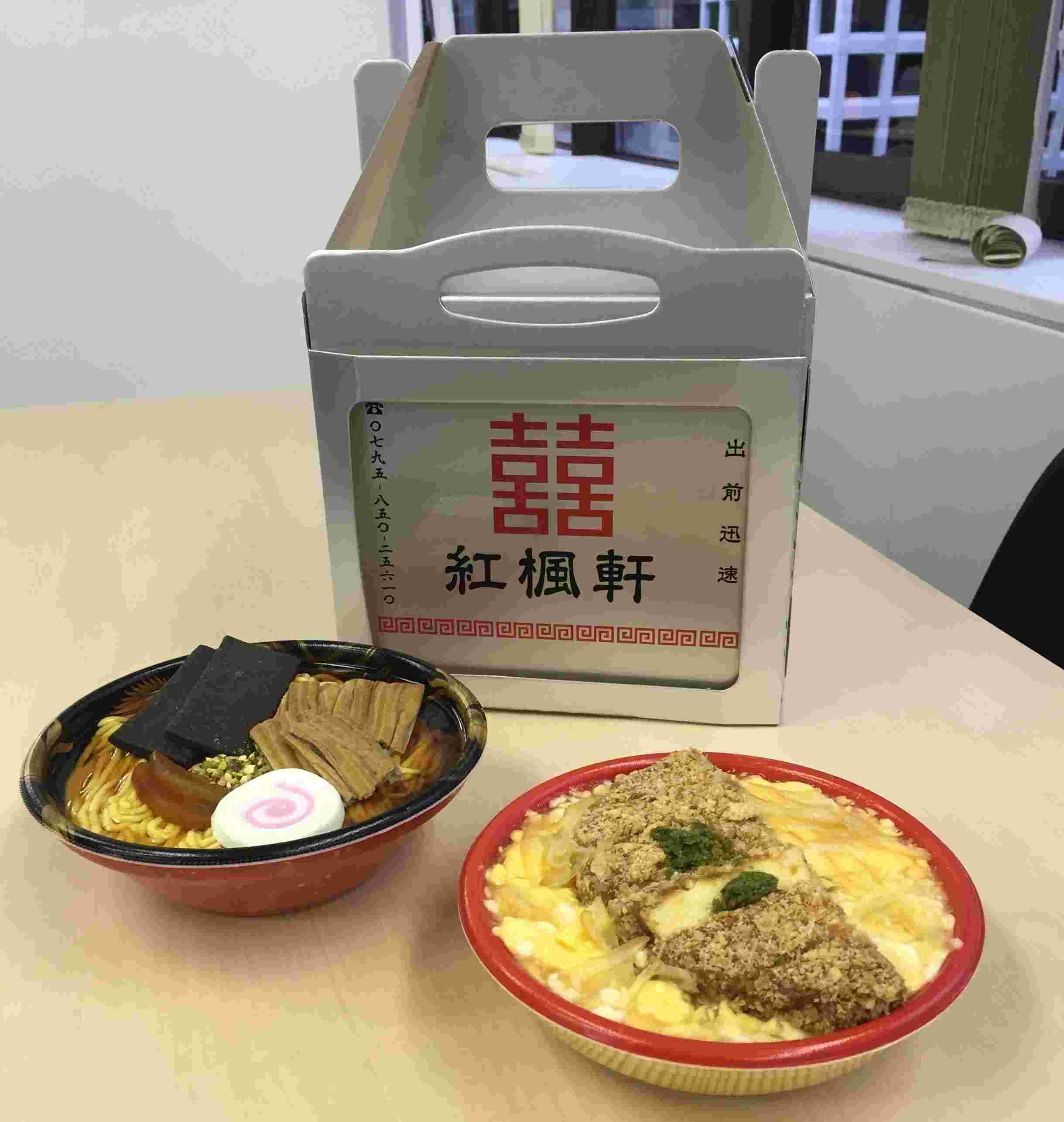 ラーメンケーキと岡持風箱