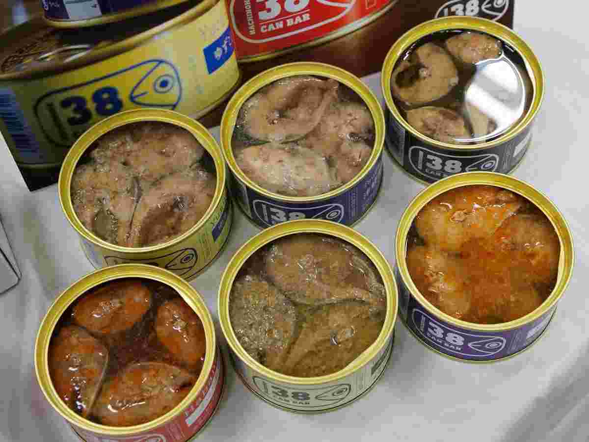 いろんな鯖缶の種類が並んでいる