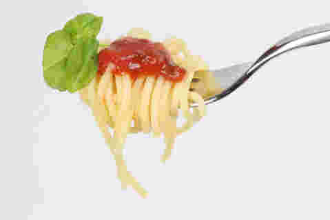 一口に巻いたパスタ