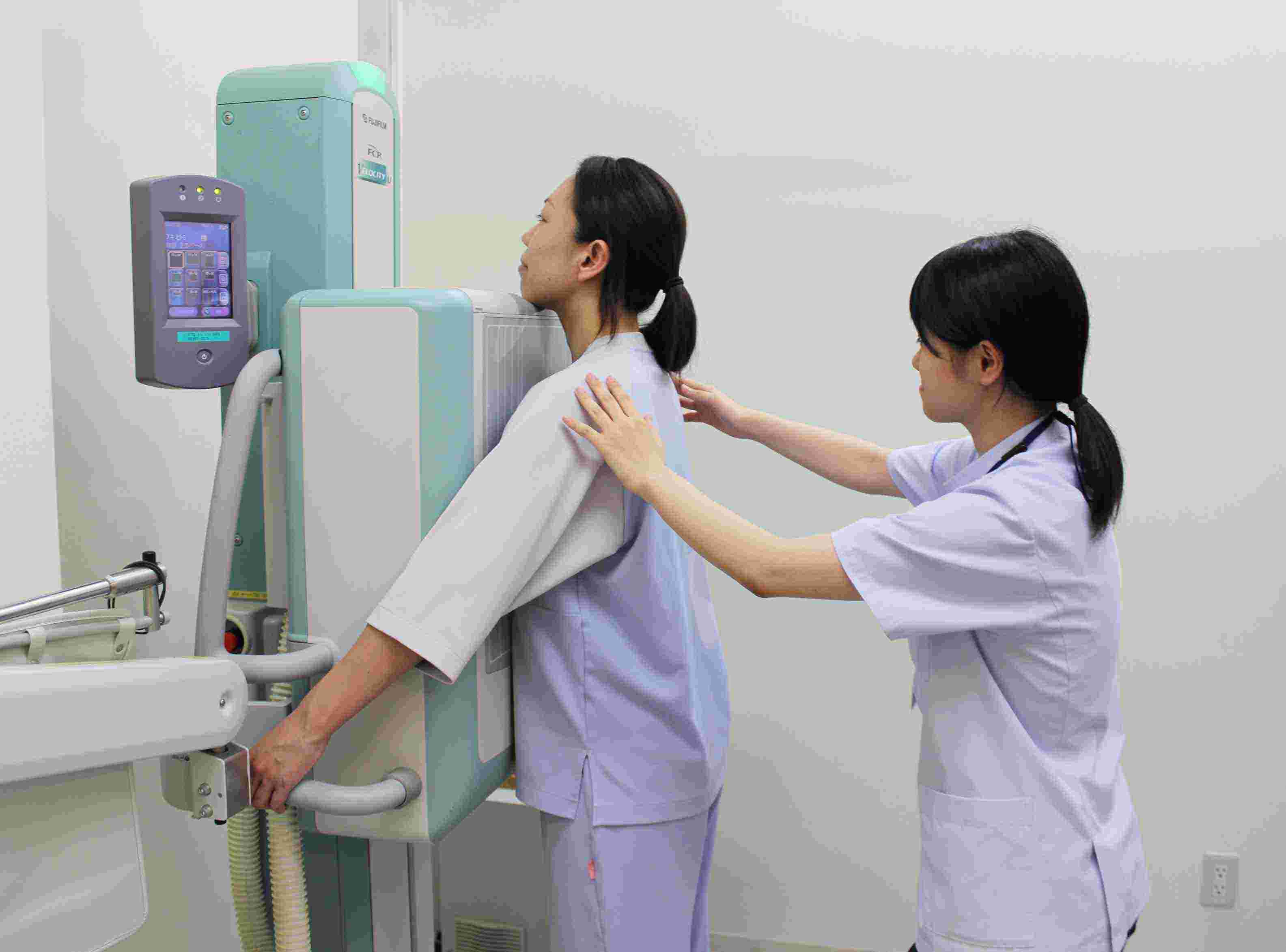健康診断を受けている様子
