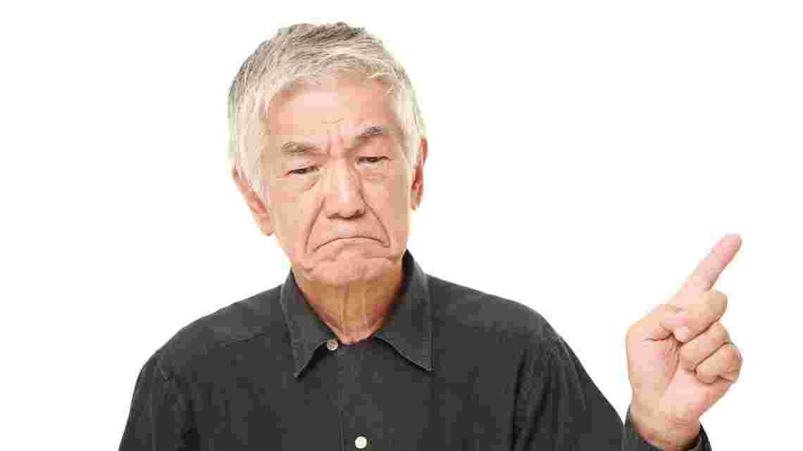 認知症やアルツハイマーが気になる年配者の様子