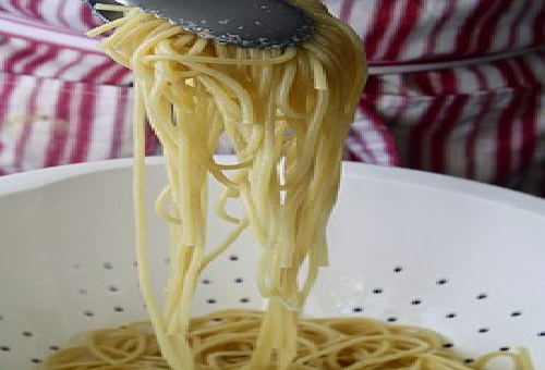 ゆで上げたパスタ