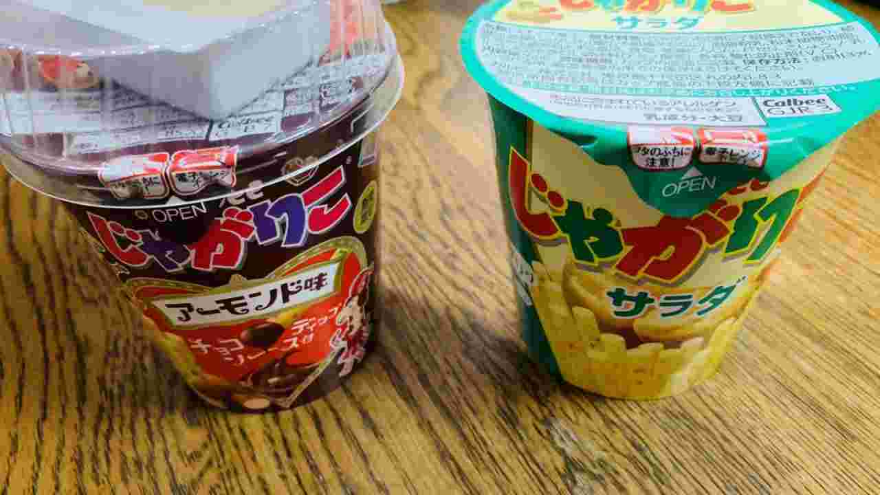 じゃがりこアーモンド味とサラダ味の外箱